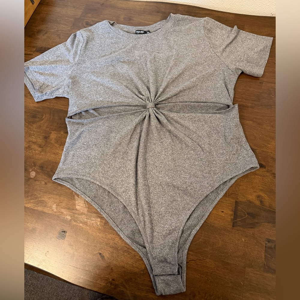 SHEIN Gray Twist front cutout Bodysuit Tee
